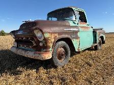 1957 Chevy shortbox stepside 1/2 ton - Photo 4