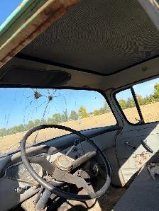 1957 Chevy shortbox stepside 1/2 ton - Photo 8