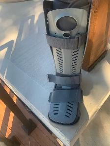 Crutches and boot - Photo 2