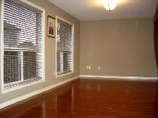 Detached house with 4 bedrm   3.5 bathrm   4 parking in Oakville - Photo 3