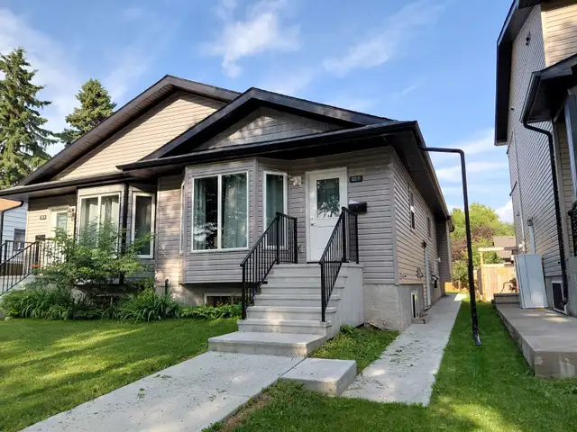 2 Bedroom Duplex Suite near Downtown Edmonton