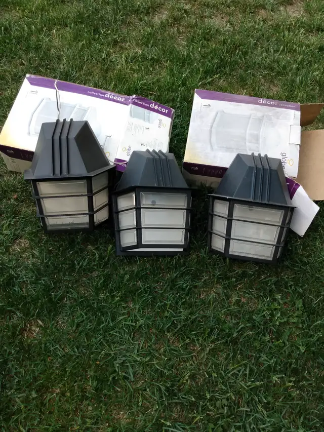 5 LUMINAIRES EXTERIEUR ELECT.