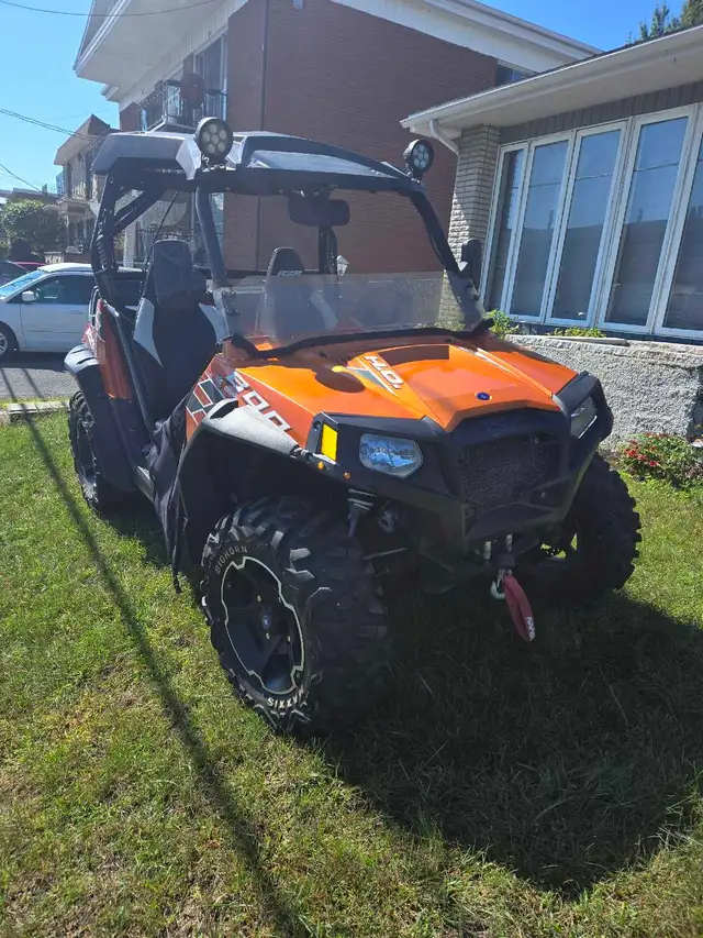 Side-by-Side polaris RZR 800cc 4X4