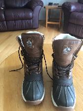 Women's winter boots size 9 - brand new