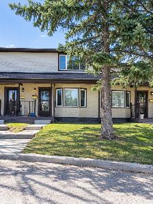 3-BEDROOM TOWNHOUSE   PRIVATE FENCED YARD – BANNERMAN