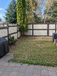 3-BEDROOM TOWNHOUSE   PRIVATE FENCED YARD – BANNERMAN - Photo 10