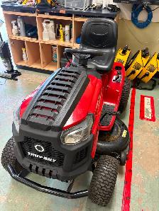 Troy-Bilt Lawn Tractor - Photo 3