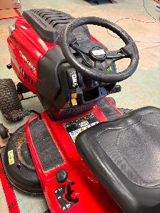 Troy-Bilt Lawn Tractor - Photo 4
