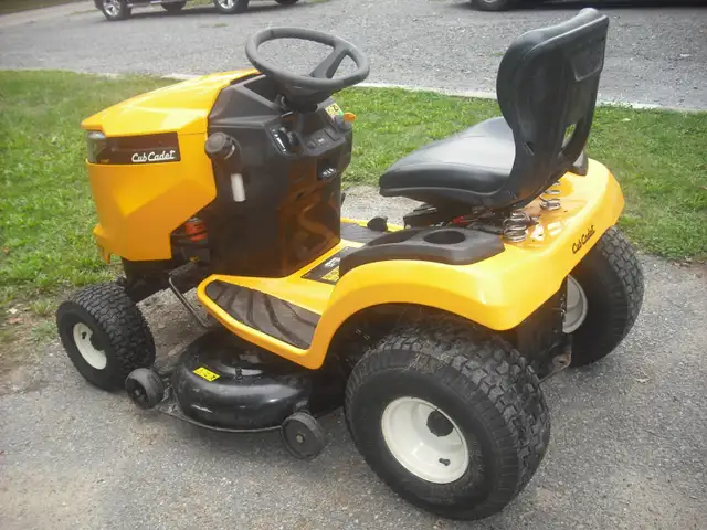 TRACTEUR À GAZON
