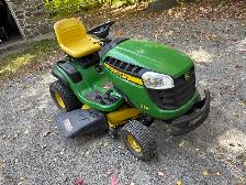 tracteur à pelouse John Deere model E130 - Photo 2
