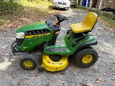 tracteur à pelouse John Deere model E130 - Photo 4