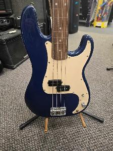 Squier Fretless P-Bass 4 String - Blue