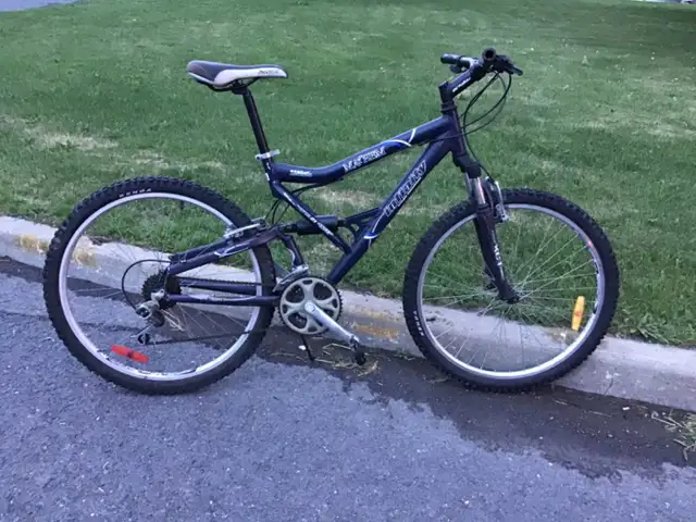 Vélo montagne en alu double suspension 21 vitesse, bon pneu 26’’