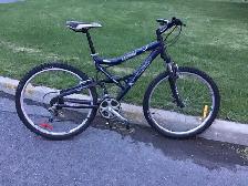 Vélo montagne en alu double suspension 21 vitesse, bon pneu 26’’