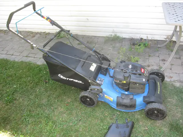 6.75H/P YARDWORKS GAS LAWN MOWER ELECTRIC START WITH NEW BAGGER