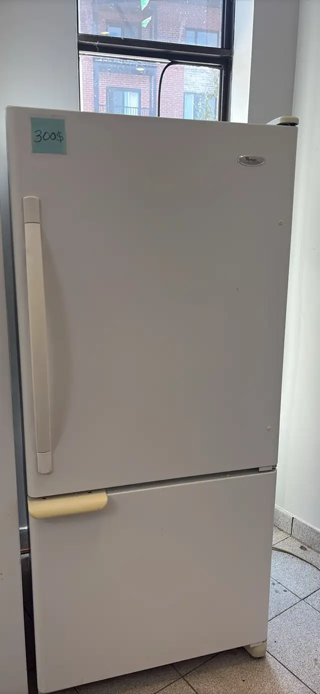 FRIGO BLAN 30 po Whirlpool impeccable à juste 299$
