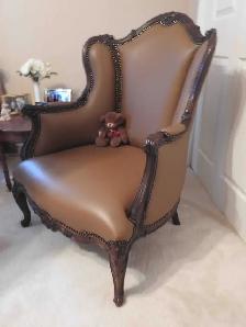 Antique Regency Carved Walnut Wing back Chair – New leather - Photo 2