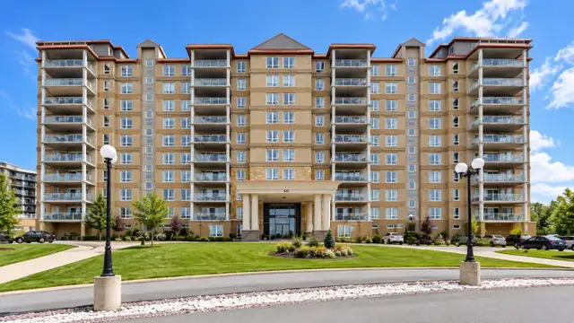 Luxury 1,950 Sq. Ft. 2-Bed   Den – A/C, 2 Parking & Amenities