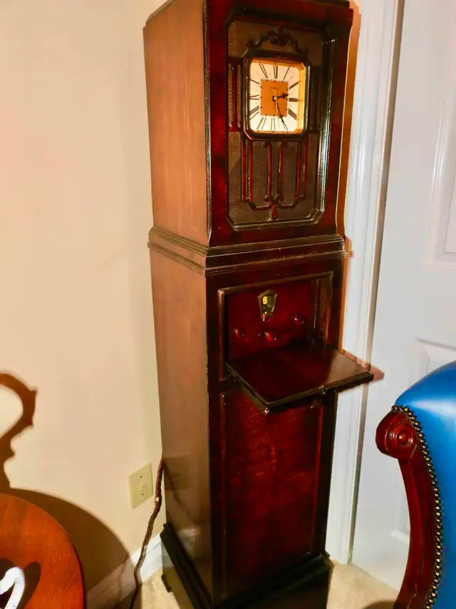 antique DeForest Crosley Grandfather Clock Radio Fully working
