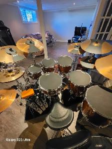 Drum Kit - Photo 2