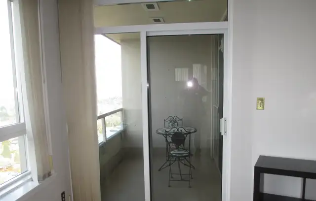 $2,000  - Centrally Located 20th Floor Metrotown Suite at La Mir