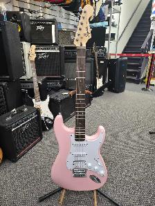 Squier Stratocaster by Fender - Pink - Photo 2