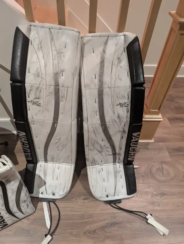 Vaughn Ventus Lt90 goalie pads for sale 35 2