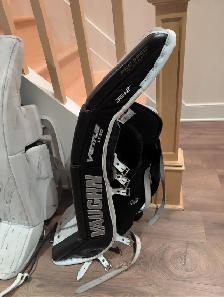 Vaughn Ventus Lt90 goalie pads for sale 35 2 - Photo 2
