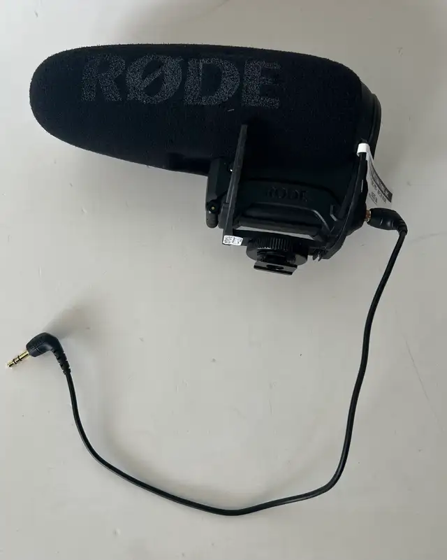 Rode Video Mic Pro  w/filter w/$439 (32378947)
