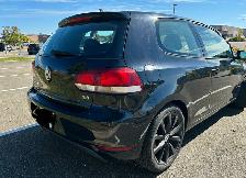2011 VW Golf 2.5L – 127 000 km – 2 ensembles de pneus sur mags - Photo 4