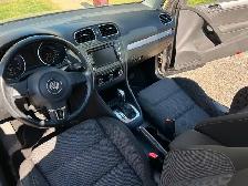 2011 VW Golf 2.5L – 127 000 km – 2 ensembles de pneus sur mags - Photo 6