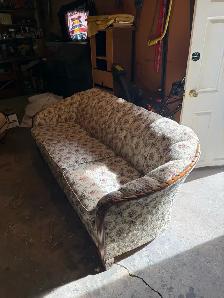 antique couch - Photo 2