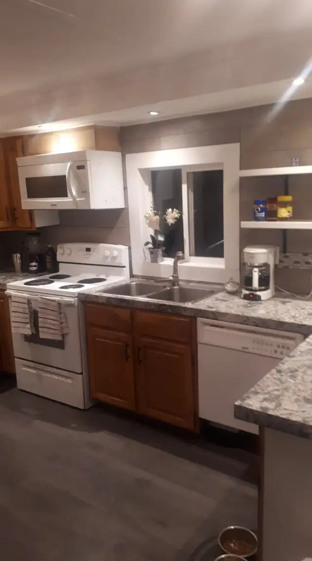 $1000.00 Christmas Bonus experienced Renovators and Helpers