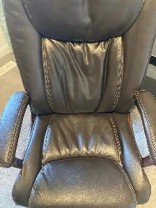 Office desk and chair - Photo 6