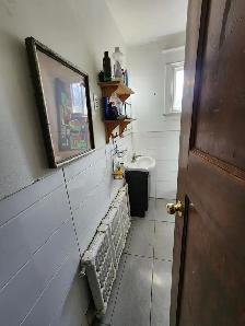 Furnished room, utilities WiFi included Oct 1 Christie-St. Clair - Photo 8