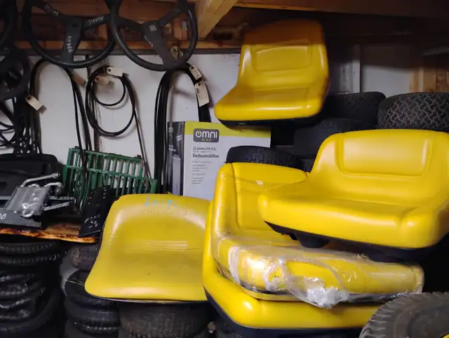 John Deere seats for lawn & garden tractors