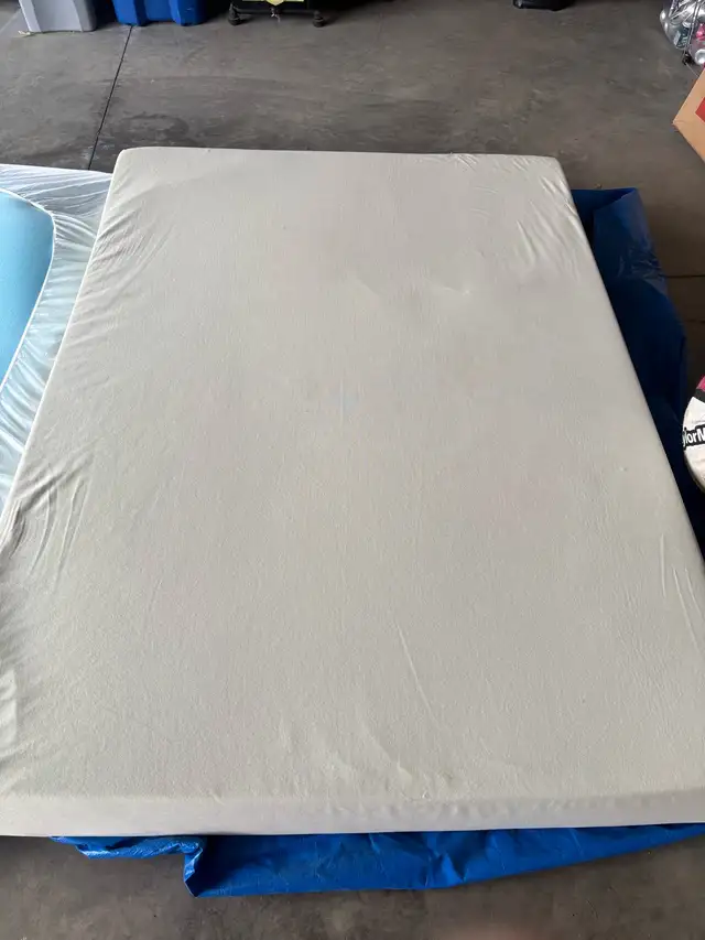 Queen size memory foam mattress