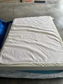 Queen size memory foam mattress - Photo 2