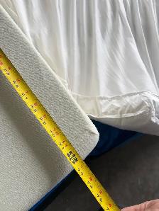 Queen size memory foam mattress - Photo 4
