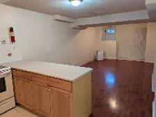 Spacious basement with 2 parking Scarborough - Photo 2