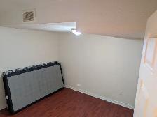 Spacious basement with 2 parking Scarborough - Photo 6