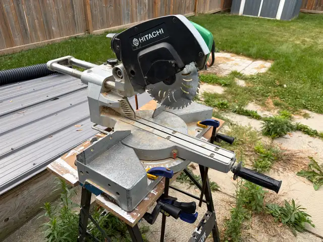 Hitachi Sliding mitre saw