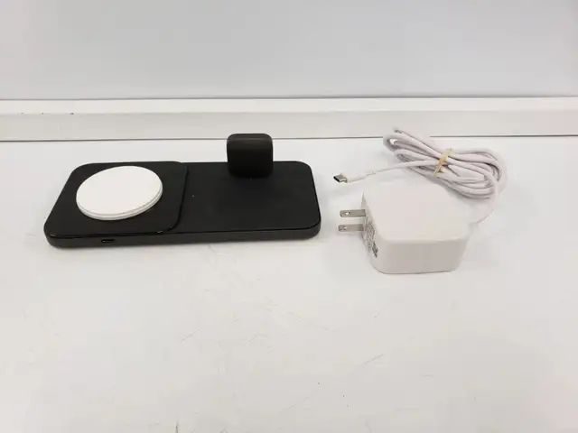 (9921517) Nomad Base One Max Charging Base