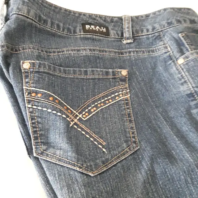 JEAN NEUVE DAWSON GR8 FEM BRILLANTS SUR POCHES ARRIÈRES: $10.00