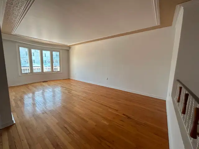 GRAND 6½ PROPRE – RDC   sous-sol – Laval (6e Rue / 65e Av.)