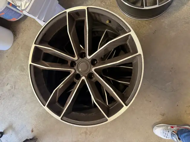19" x 8.5" wheels