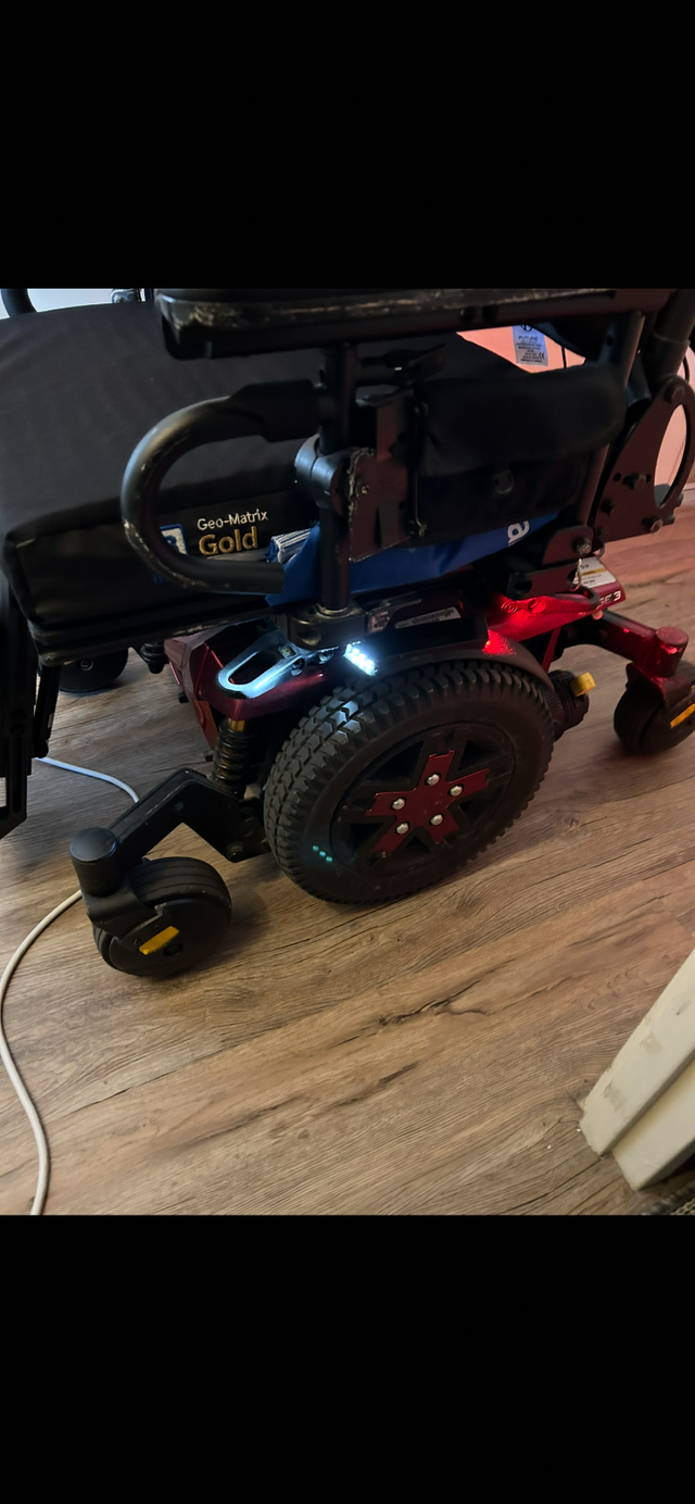 Quantum edge 4 tilt electric wheelchair