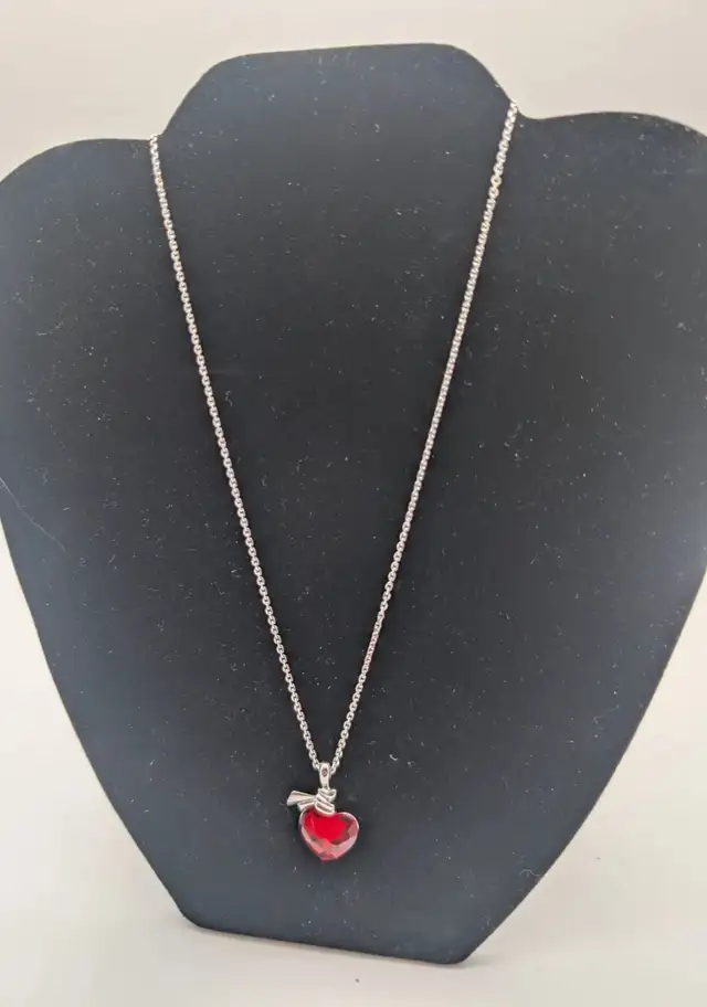 (B10335) Swarovski Red Crystal Heart Pendant Necklace 16 Inch
