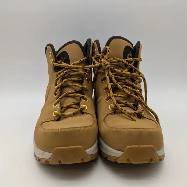 (B7743) Nike Manoa Leather Athletic lifestyle Winter Boots