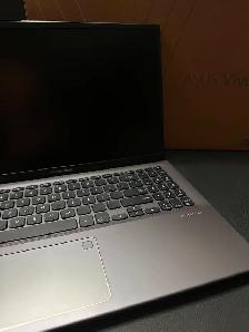 Selling 15.6' Asus Vivobook Laptop